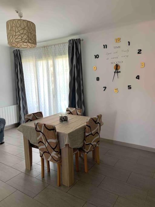 Appartement Familial En Bord De Mer Ла-Сейн-сюр-Мер Екстер'єр фото